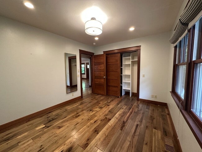 Building Photo - 607 NW Federal St