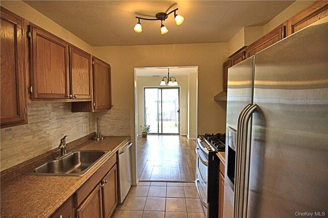 Building Photo - 2507 Whispering Hls