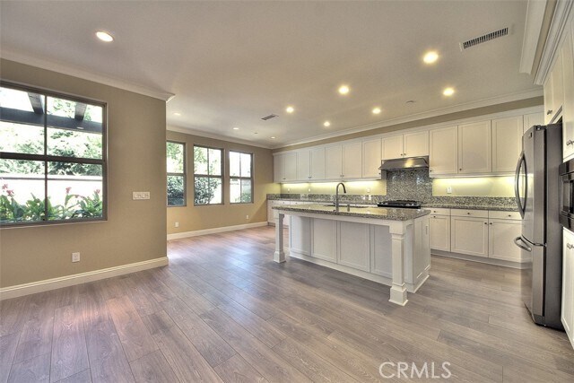 Building Photo - 46 Larkfield