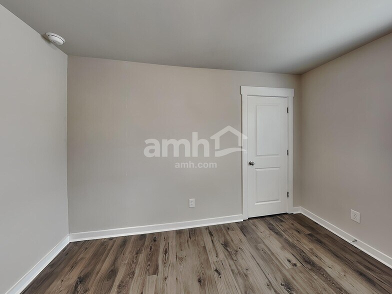 Building Photo - 108 Landsdown Xing