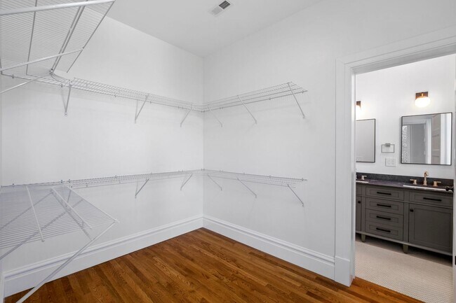 Building Photo - HISTORIC THREE LEVEL 19TH CENTURY THREE LEVEL 4 BED, 3.5 BATH HOME