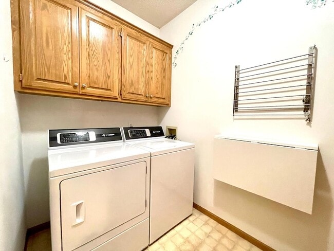 Building Photo - 640 S Park Ct