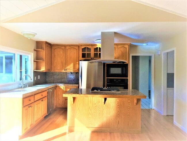 Building Photo - 10891 Santa Teresa Dr