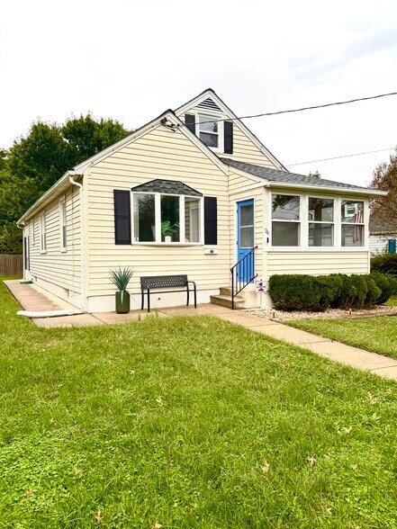 Primary Photo - 34 Governors Gate Ln