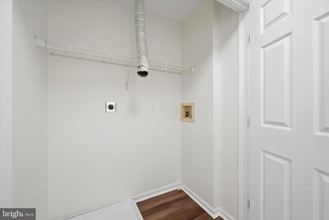 Building Photo - 9500 Windbeat Way