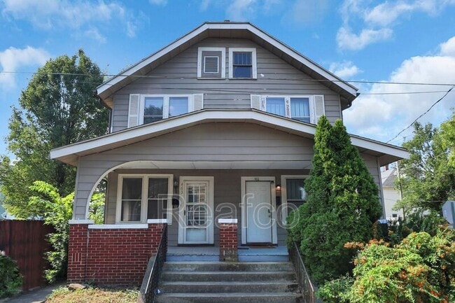 Primary Photo - 463 Reinhard Ave