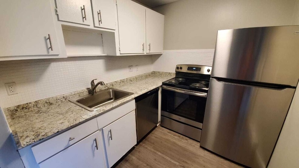 Building Photo - Courtview Square Apartments