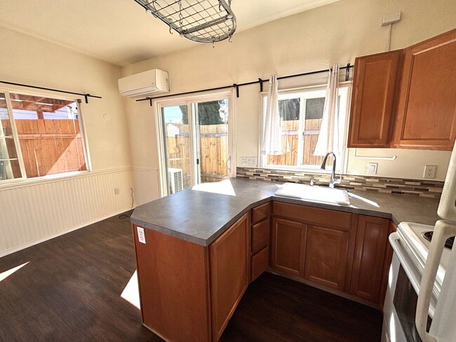 Building Photo - Charming 1-bedroom, 1-bathroom house