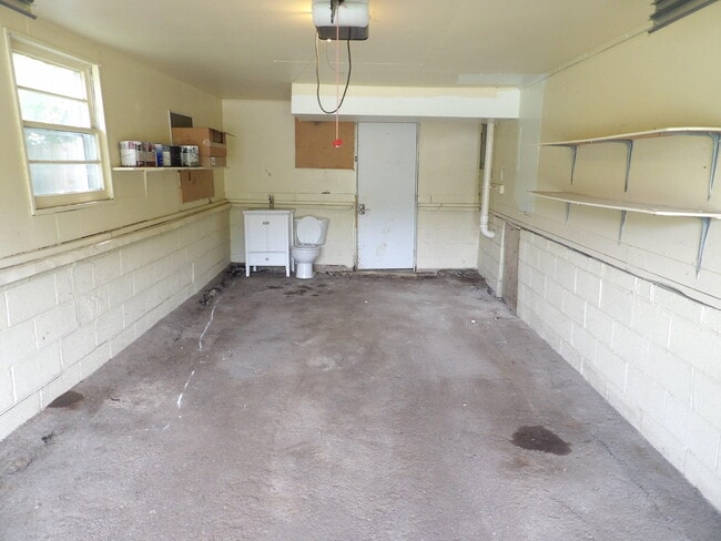 Building Photo - 286 Zandale Dr