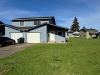 Building Photo - Updated 2 bedroom 1.5 bathroom duplex!  $200.00 MOVE-IN SPECIAL