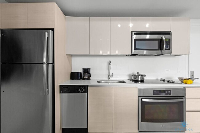 Building Photo - 2602 E Hallandale Beach Blvd