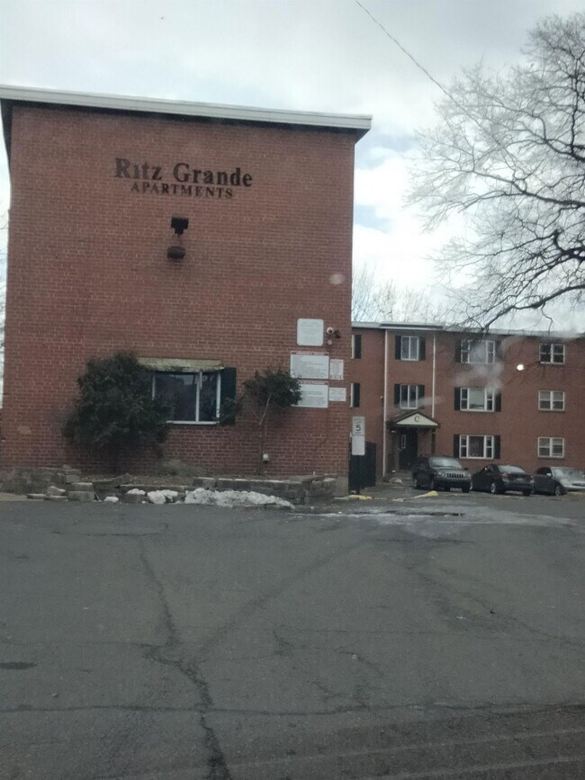 Building Photo - 29 Annawan St