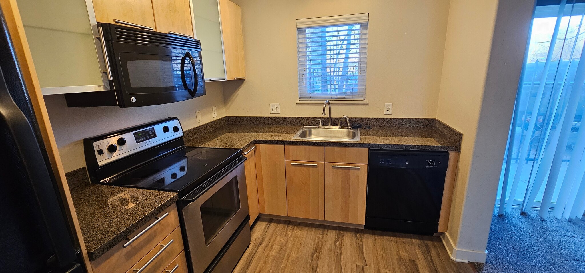 Building Photo - 725 S 200 W