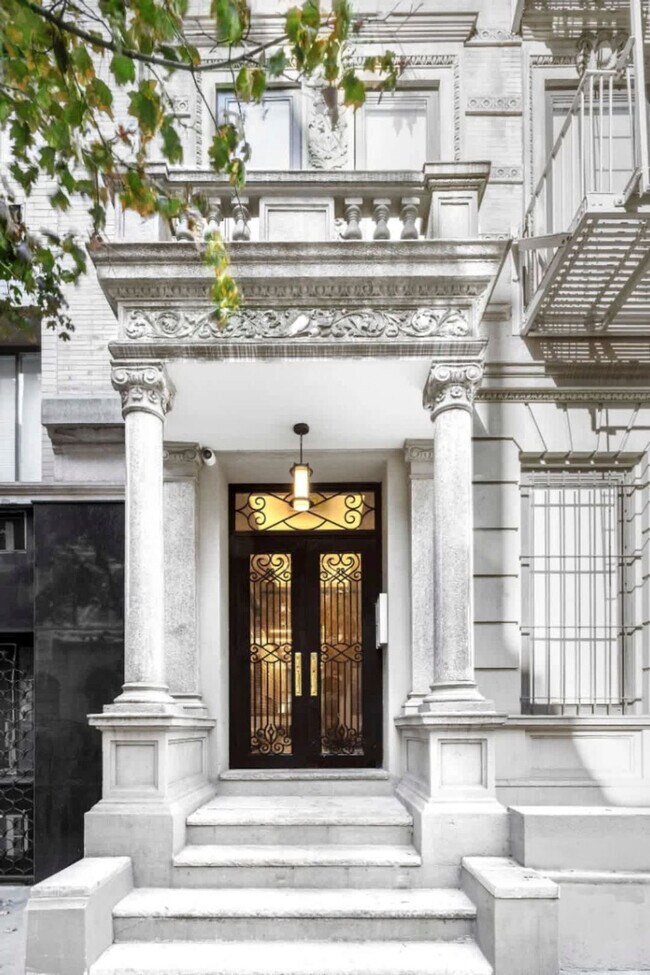 Building Photo - 125 E 83rd St