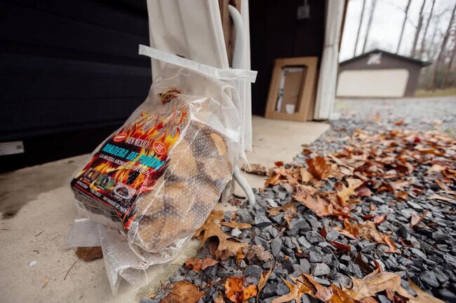 Building Photo - 521 Baywood Dr