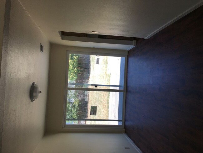 Building Photo - COMING SOON! Beautifully Renovated 3 Bedro...