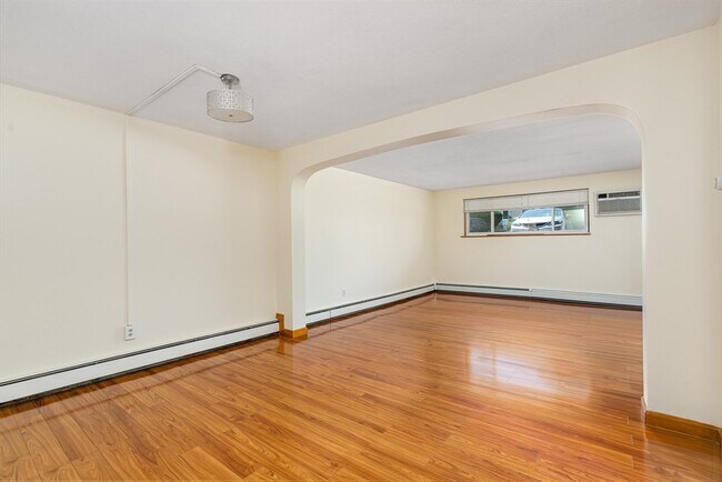 Building Photo - 73 Charlesbank Rd