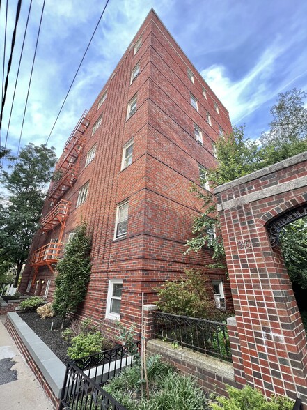 Building Photo - 36 Highland Ave