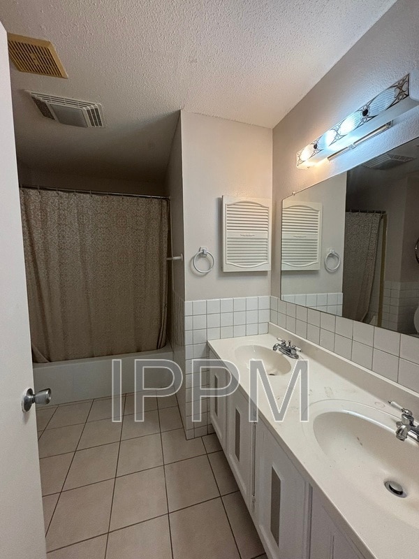 Building Photo - 1500 Palm Valley Dr W