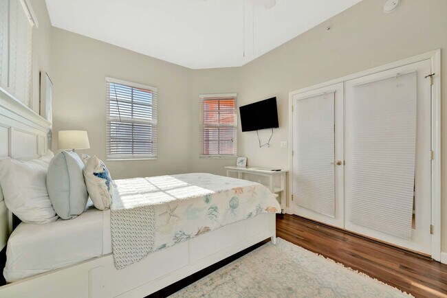 Building Photo - 530 S Gulfview Blvd