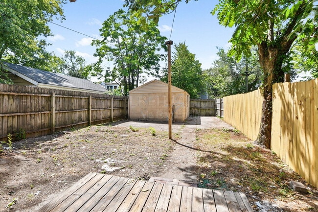 Building Photo - 2024 Lytle St