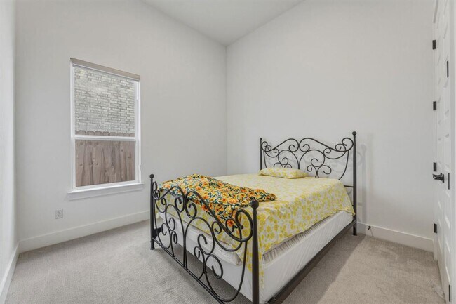 Building Photo - 2941 Delaware St