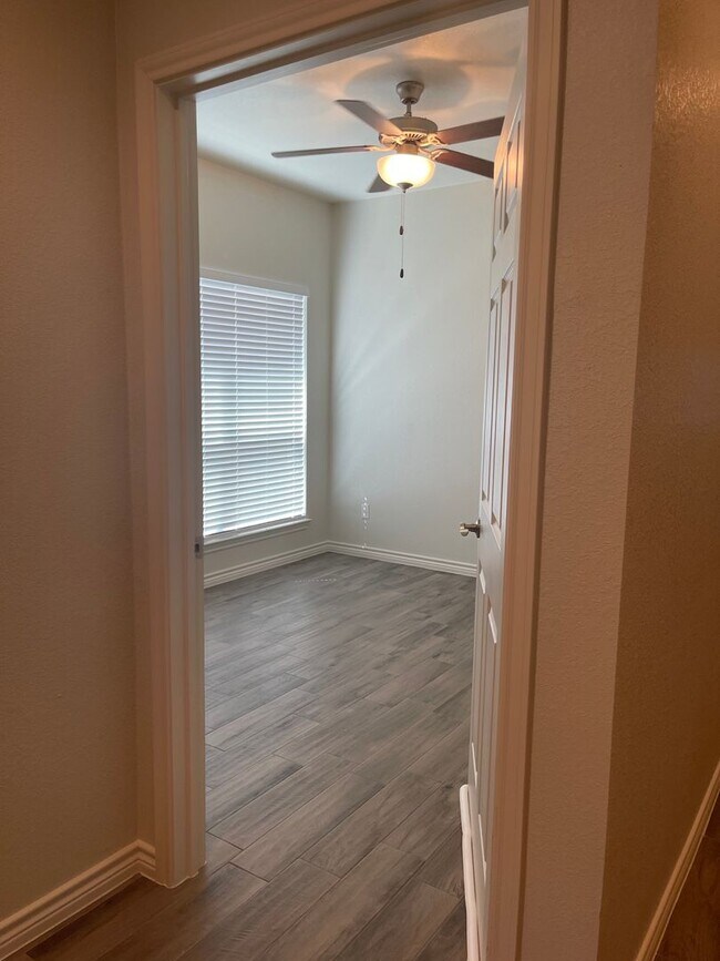 Building Photo - 511 County Rd 306