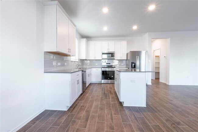 Building Photo - 141 Banyon Dr