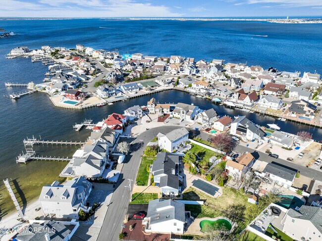 Building Photo - 3330 Windsor Ave