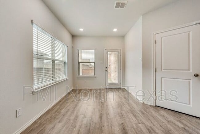 Building Photo - 1713 Wayne Ln