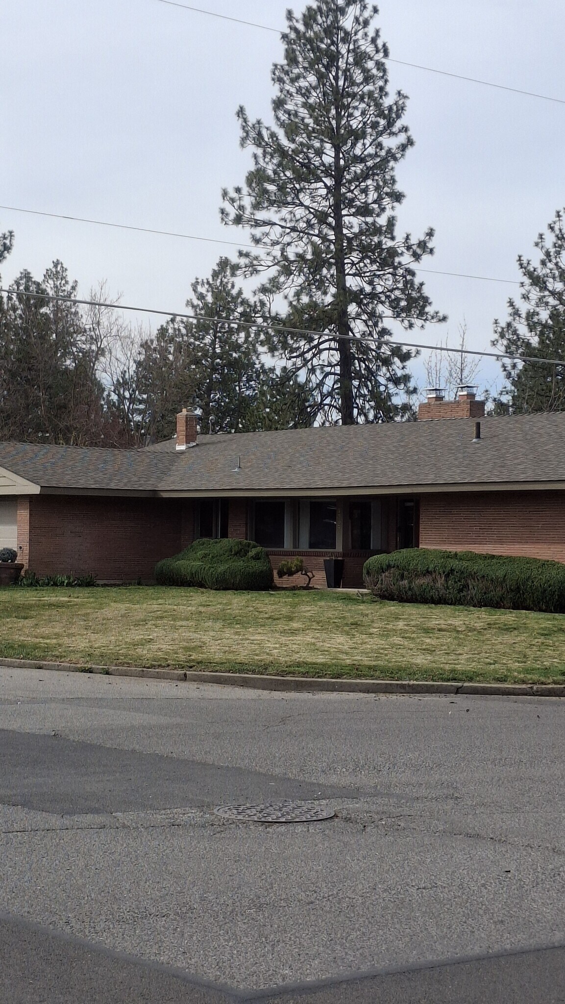 Building Photo - 1727 E Pinecrest Rd