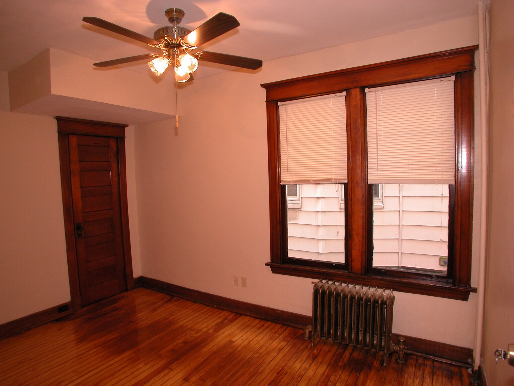 Building Photo - 208 Ontario St