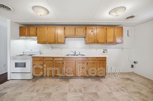 Building Photo - 1924 Zinzer Rd