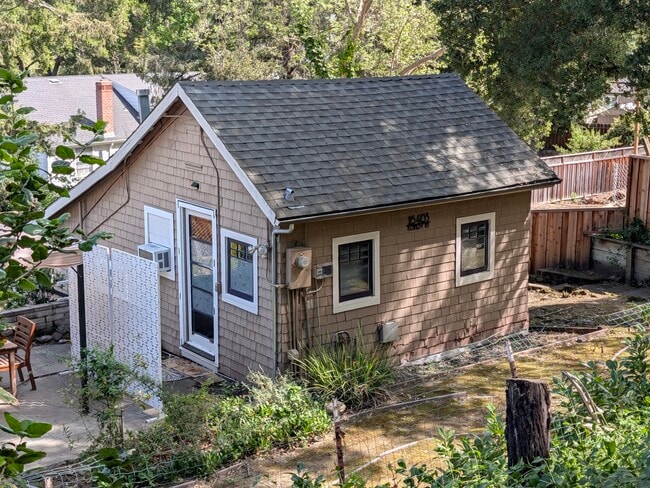 Building Photo - 16403 Kennedy Rd