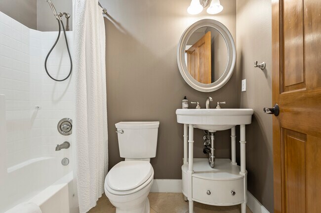 Building Photo - 37909 Theo Ln