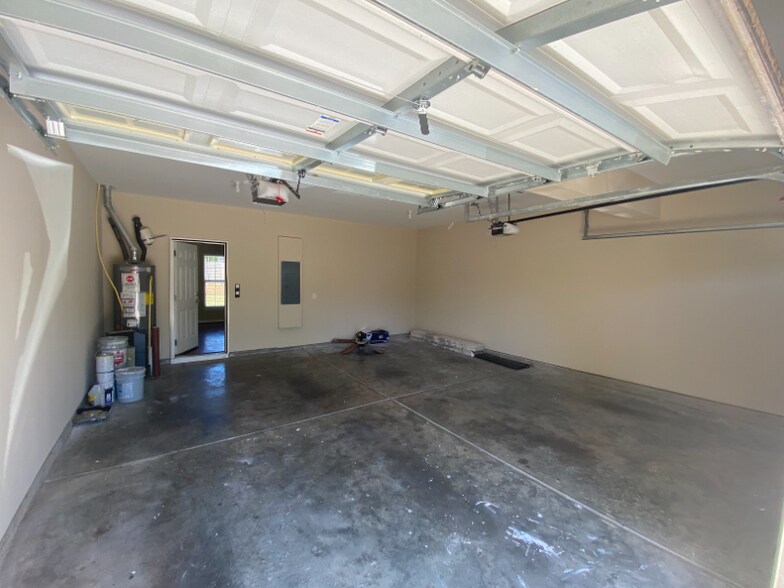 Building Photo - 105 Saltybrook Ln