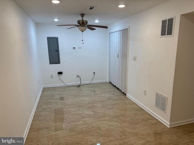 Building Photo - 12489 Pfitzner Ct