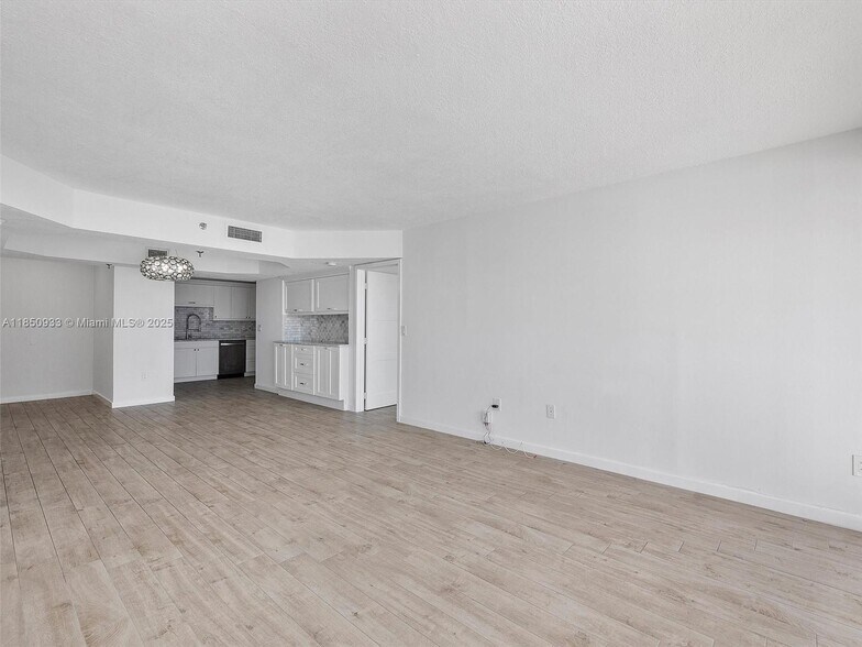 Building Photo - 9341 Collins Ave