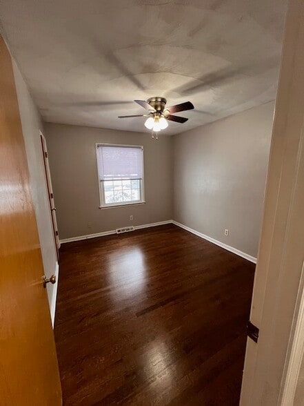 Building Photo - 5680 Meadowcrest St