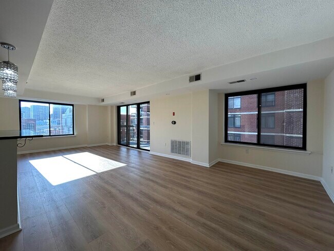Building Photo - 759 2nd St