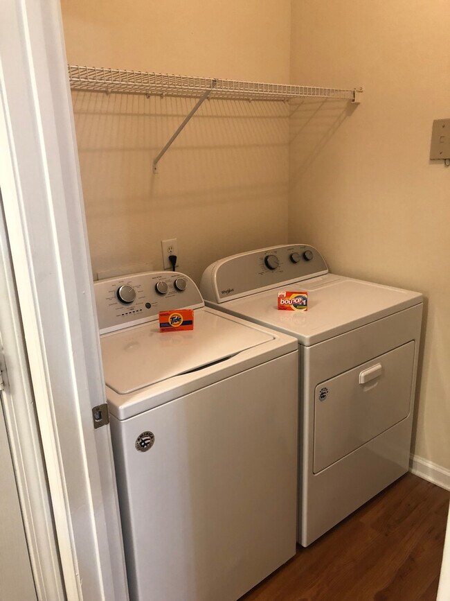 Building Photo - 1302 Belle Point Dr