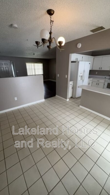 Building Photo - 5608 Lake Fox Cir