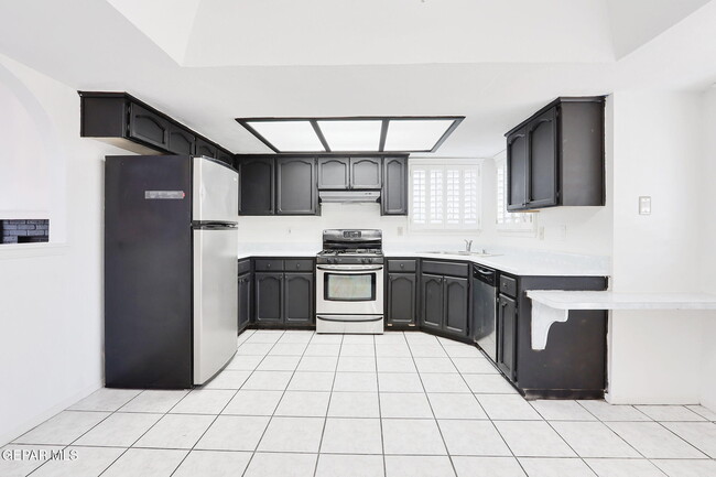 Building Photo - 4620 Loma De Cobre Dr