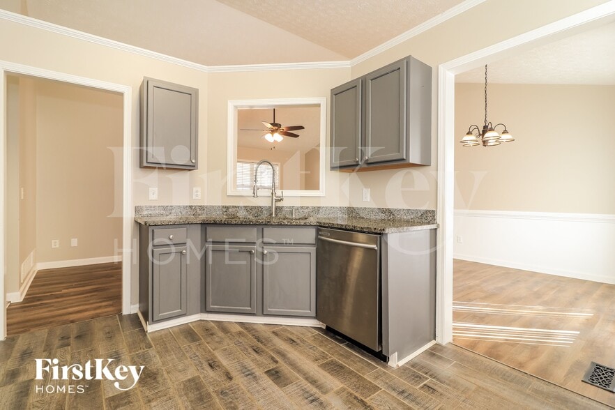 Building Photo - 333 Fairview Oak Pl