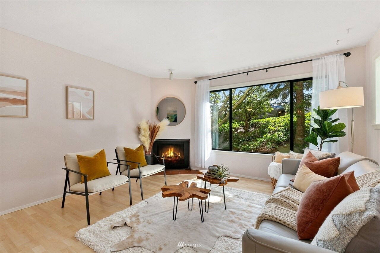Staging - Living Room 4 - 1740 NE 86th St
