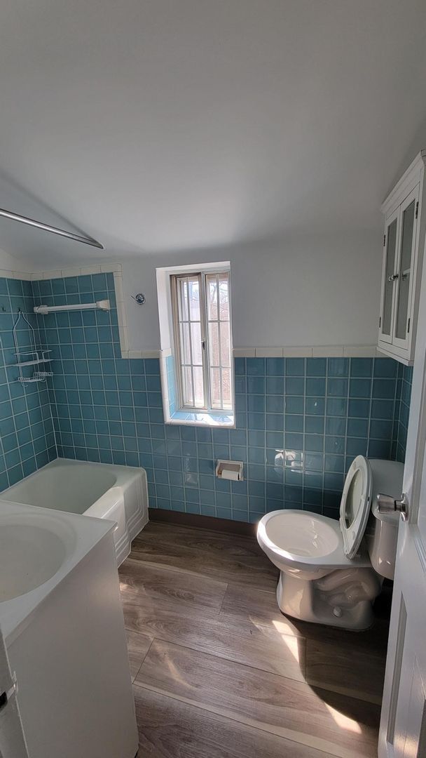 Building Photo - Spacious Three Bedroom Home