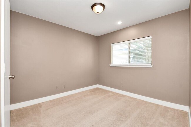 Building Photo - 5806 Sonoma Ridge