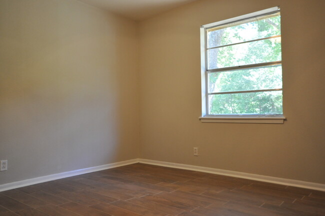 Building Photo - COMING SOON! 3 Bedroom 1.5 Bath Rental in ...