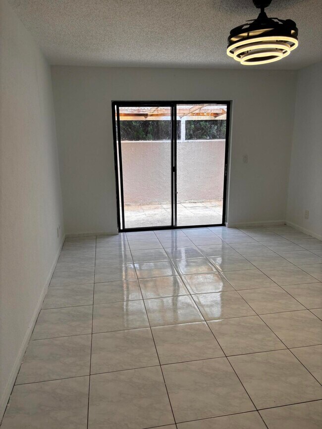 Building Photo - 12761 Westhampton Cir