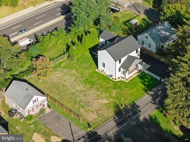Building Photo - 116 2nd St